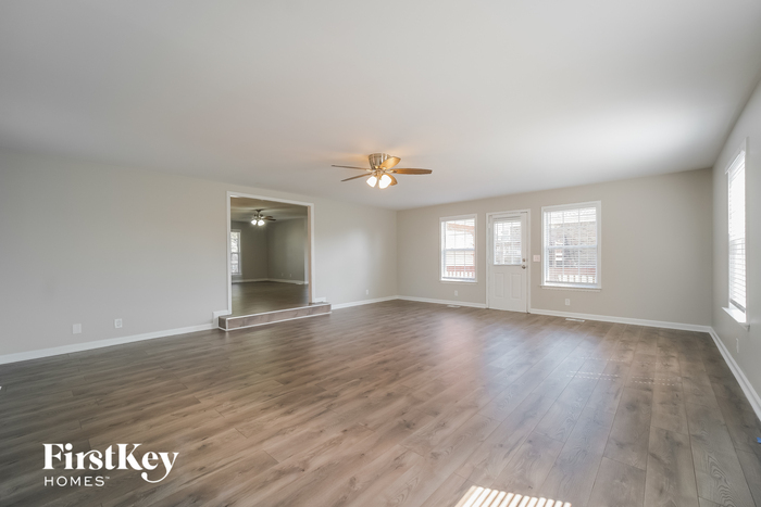Building Photo - 308 Eisenhower Dr
