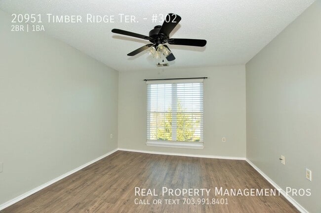 Building Photo - Updated 2 Bedroom Condo In Ashburn Farm Fo...