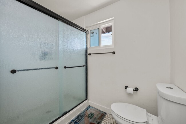 Building Photo - Two full kitchens, two washers & dryers, two dishwashers!