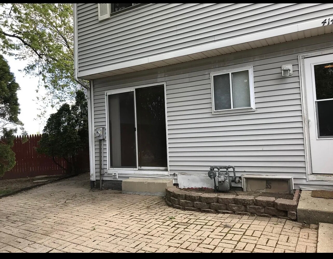 Building Photo - 414 Hallmark Ln