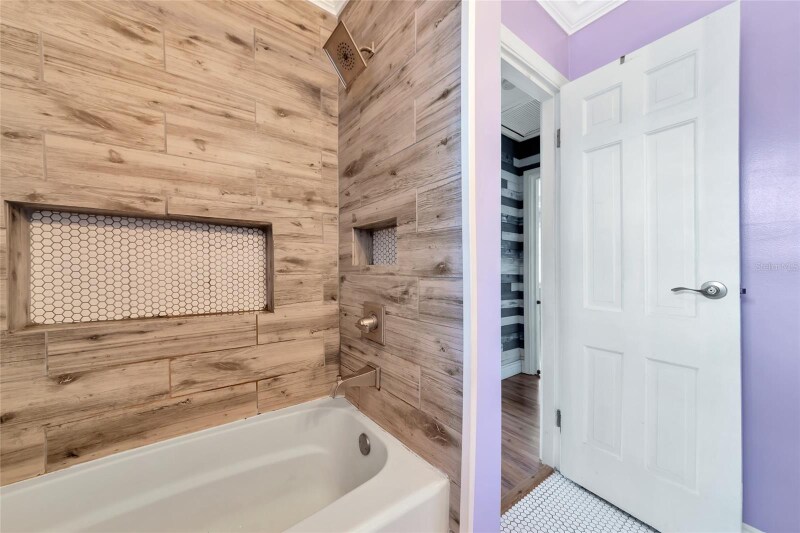 Building Photo - 2004 19th St W