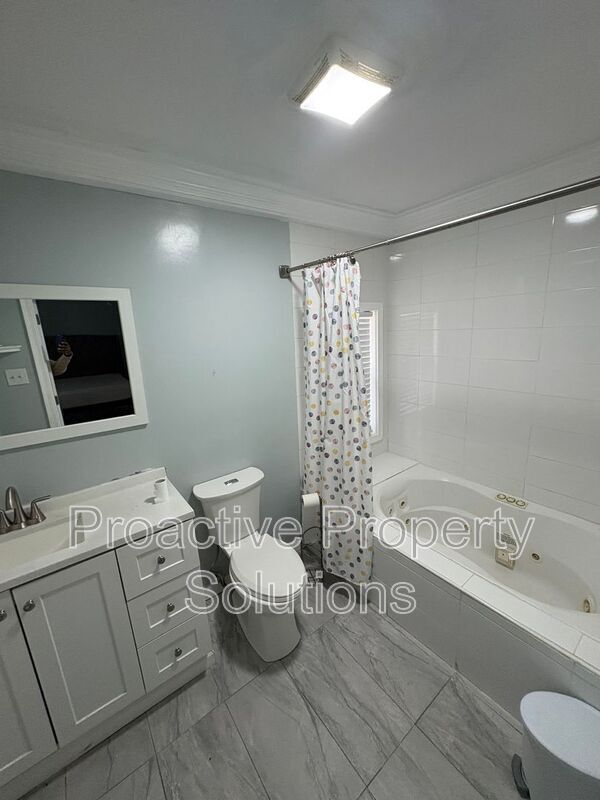 Building Photo - 5228 Hummingbird Dr