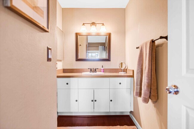 Building Photo - 48255 Monroe St