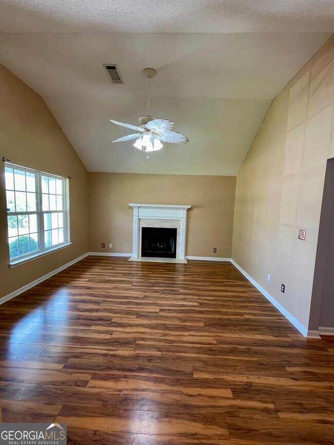 Building Photo - 207 Grand Ave