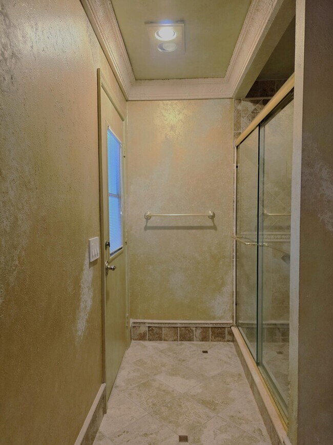 Building Photo - 11630 Island Lakes Ln