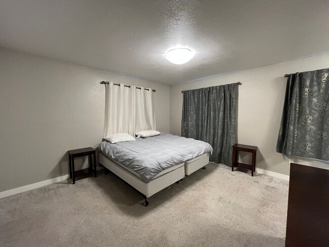 Building Photo - Move-in Ready 3 Bedroom Downtown Home