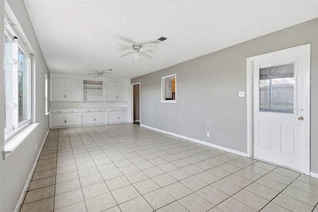 Building Photo - 344 Pennington Dr