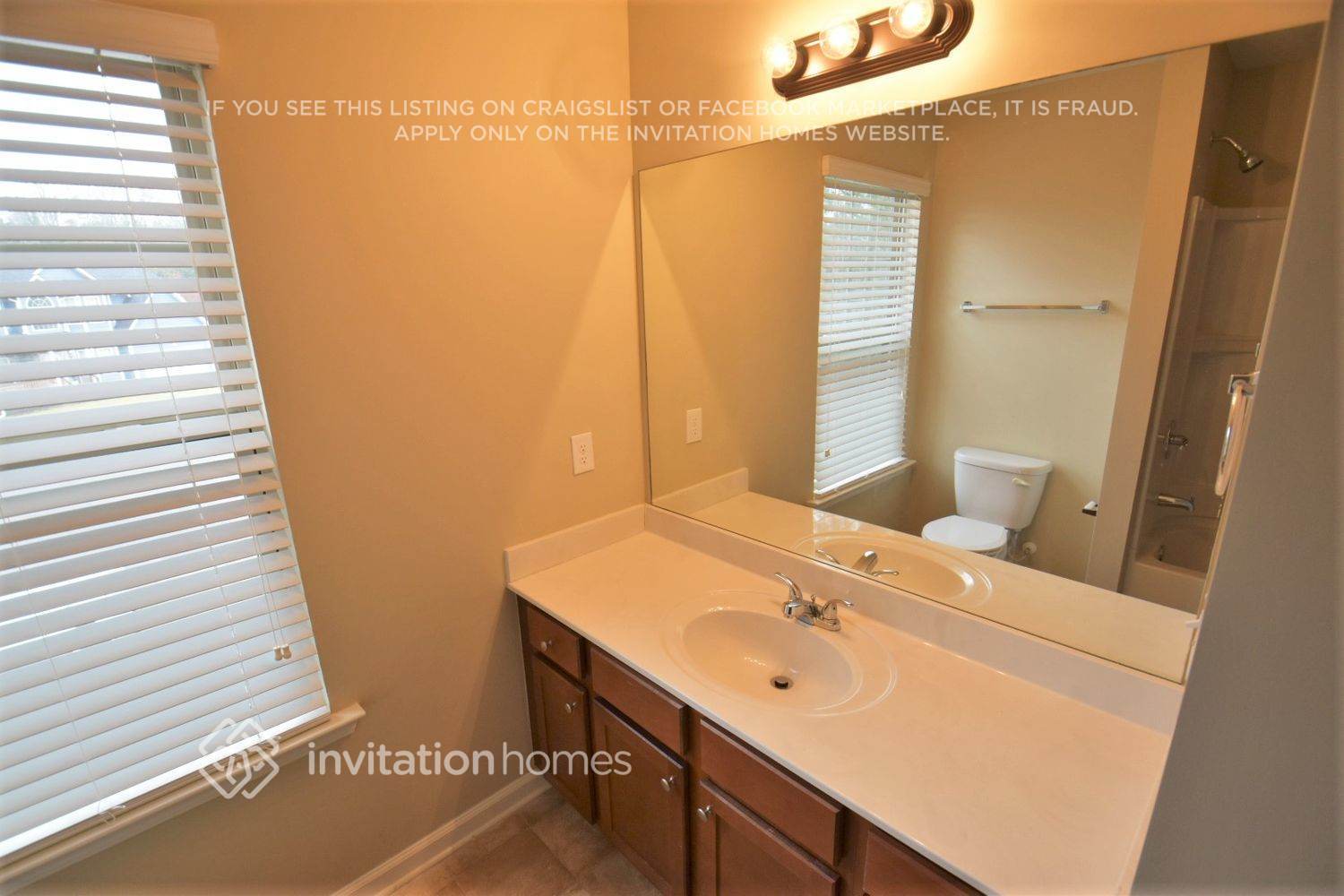 Building Photo - 592 Rock Hill Pkwy