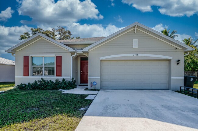 Building Photo - 2402 SE Gillette Ave