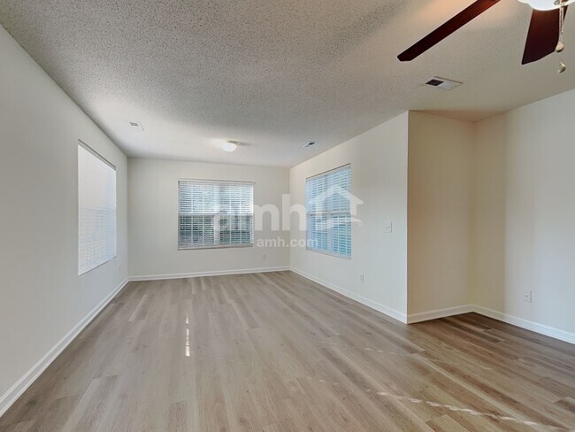 Building Photo - 532 Osborne Rd