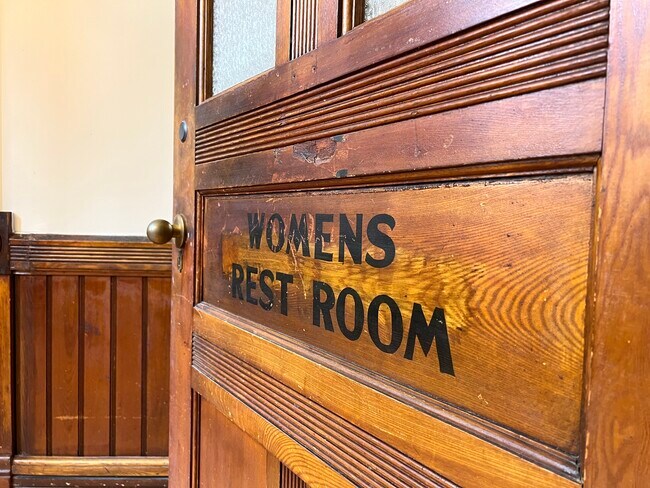 Building Photo - 27 Hillside Pl