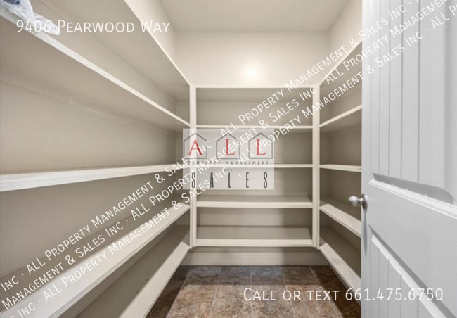 Building Photo - 9406 Pearwood Way