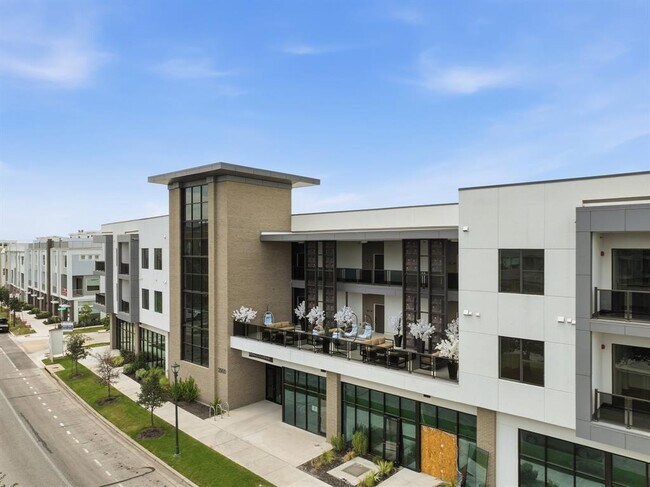 Building Photo - 3900 Berkman Dr