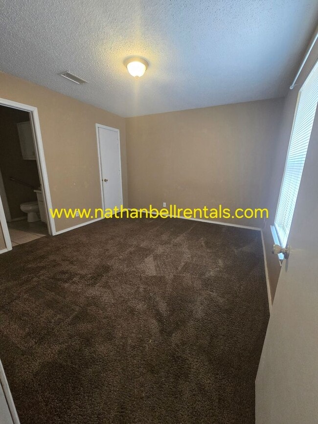 Building Photo - 3 bedroom/2 bath single family