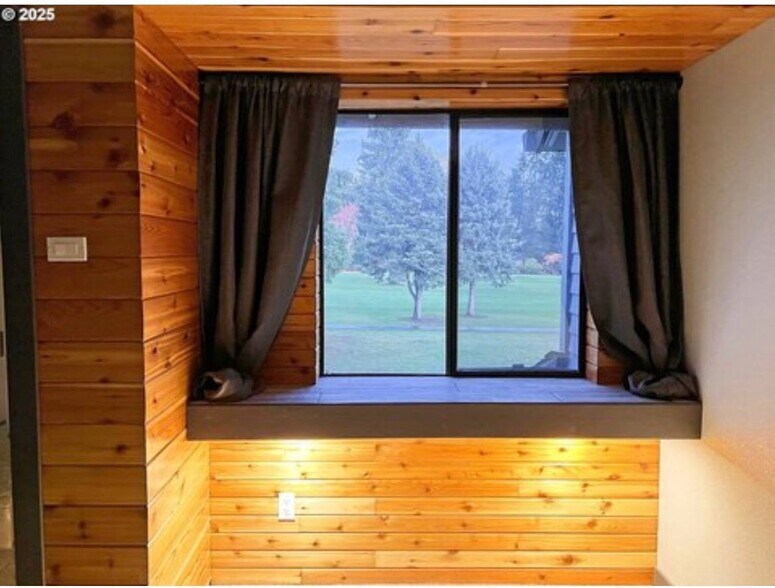 Building Photo - 20647 NW Lapine Way