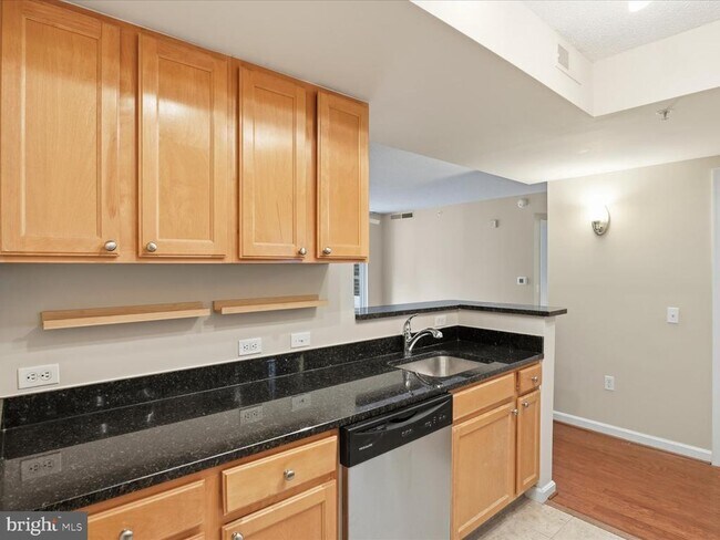 Building Photo - 880 N Pollard St