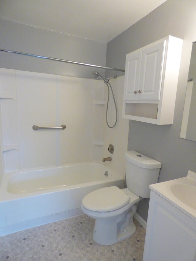 Building Photo - Charming West Seattle Rambler in the Priva...