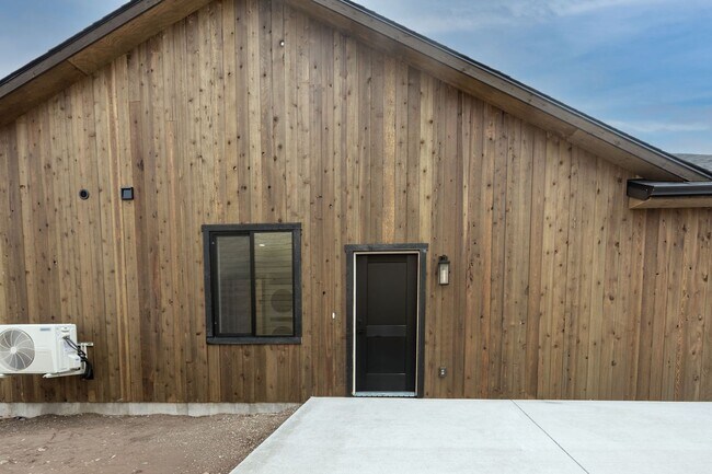 Building Photo - BRAND NEW 2 Bed/1 Bath ADU Home with Garage & Private Yard in Sugar City - Utilities Included!