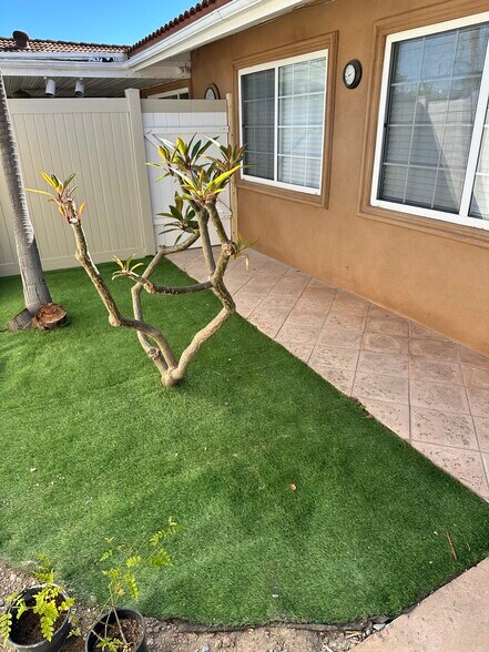 Building Photo - 6563 Park Ridge Blvd