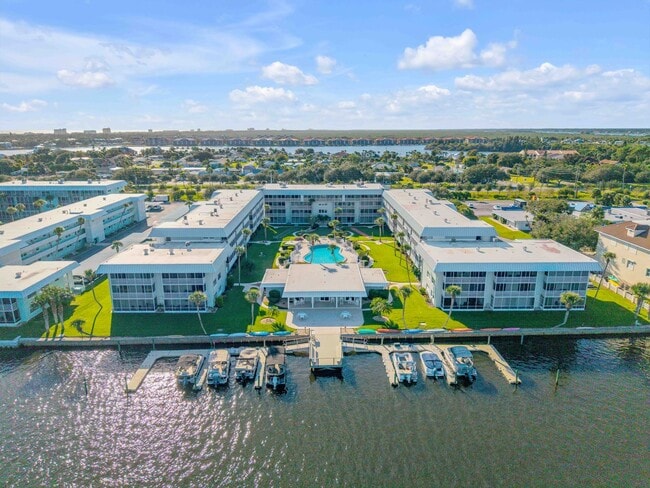 Building Photo - New Smyrna Fully Furnished 2BD/2BA Beach Condo in Waterfront Community!