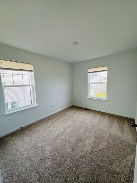 Building Photo - 18 Bruton Ln