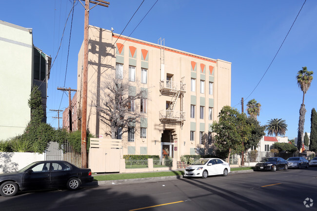 Building Photo - CCD - Country Club Dr. Apts.