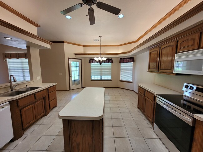 Building Photo - 14701 SE 83rd Ct