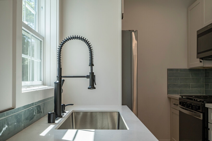 Large Sink and Dishwasher - 521 Mission St