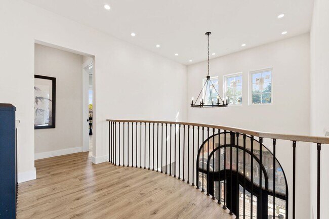 Building Photo - $11,995 - Stunning Executive Estate in Willow Glen