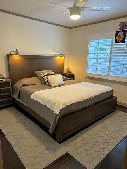 King Size bed available furnished for extra fee unit - 3616 W Adams Blvd