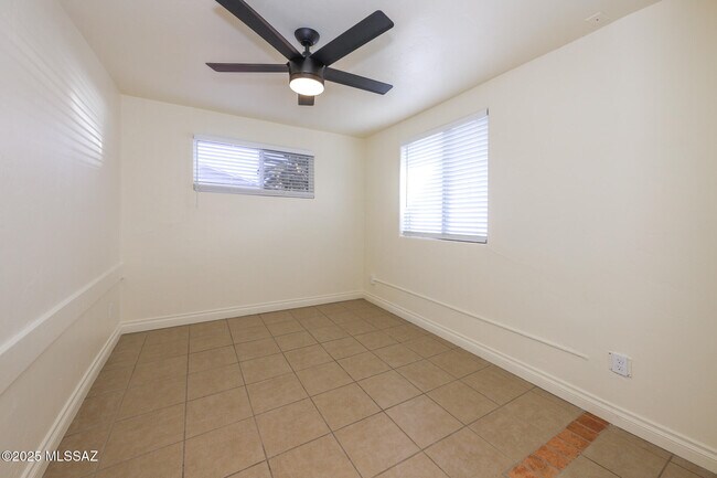 Building Photo - 1654 N Rosemont Blvd