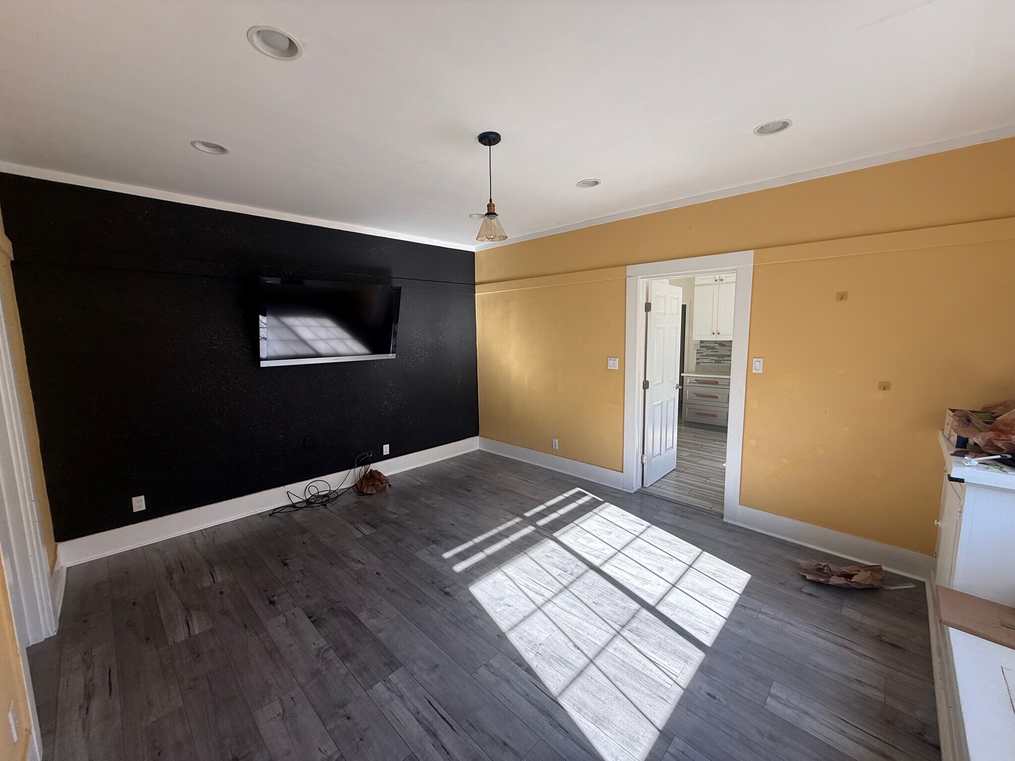 Building Photo - 396 N Mentor Ave