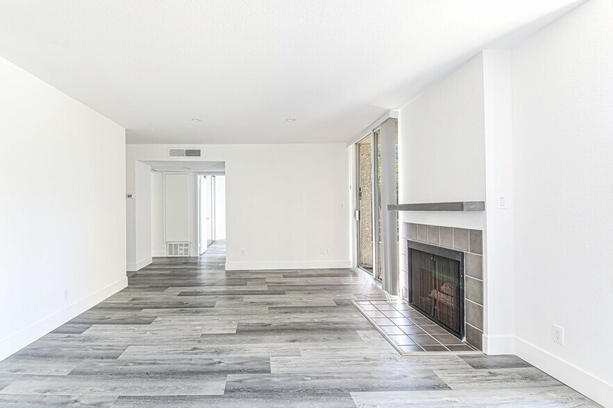 Building Photo - 1751 S Bentley Ave