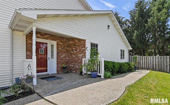 Building Photo - 2605 Montega Dr