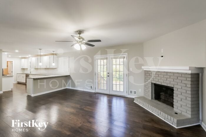 Building Photo - 61 Vanya Ln SE