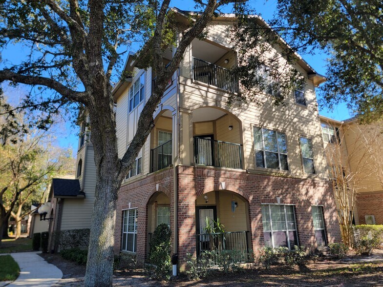 Building Photo - 7800 Point Meadows Dr