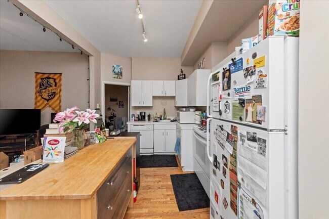Building Photo - 1 bedroom in Chicago IL 60613