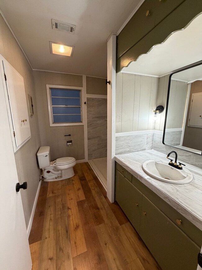 Building Photo - 3 Bedroom, 2 Bathroom Home for Rent in Groves, Tx