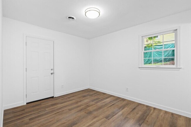 Building Photo - 3124 Shirley Dr