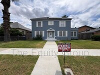 Building Photo - 209 E 11th St