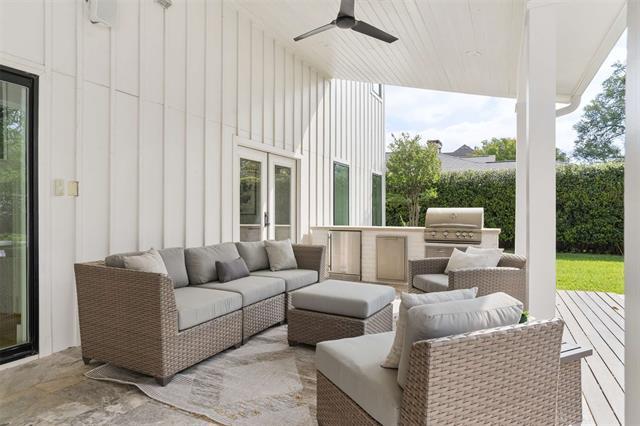 Building Photo - 6452 Lavendale Ave