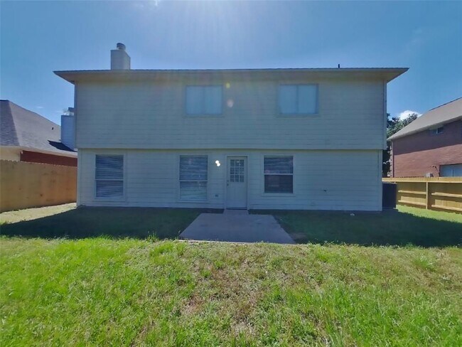 Building Photo - 3607 Lakeaires Ln
