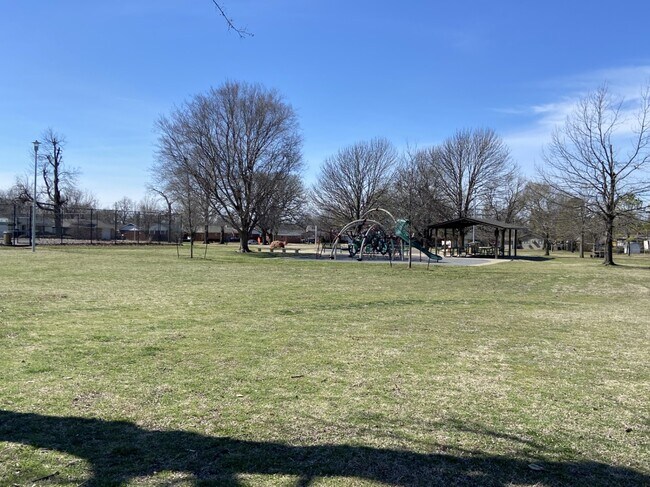 Building Photo - 5363 E 28th St