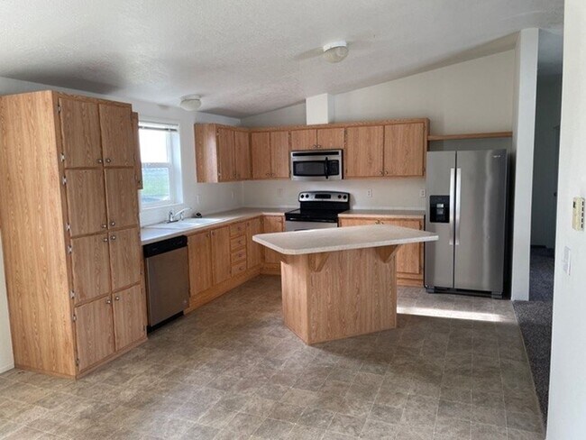 Building Photo - Country Living in Junction City – 3 Bed / 2 Bath Home Available 2/3/2026