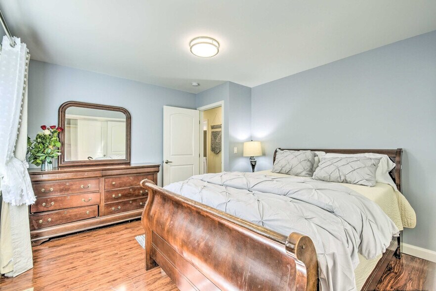 Building Photo - 532 52nd St