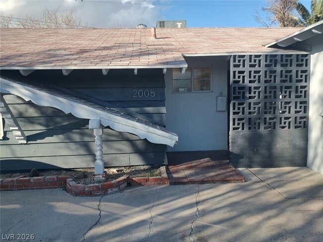 Building Photo - 2005 E Oakey Blvd