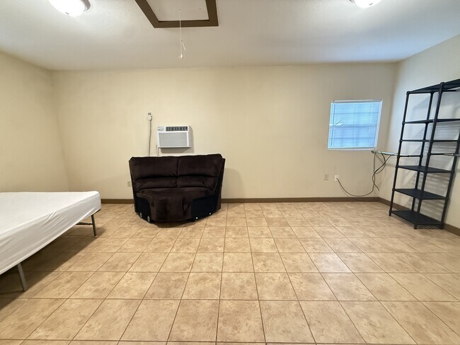 Building Photo - 6209 CRD 55 Unit C