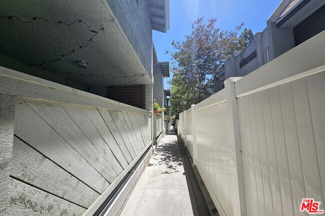 Building Photo - 1454 E Orange Grove Blvd