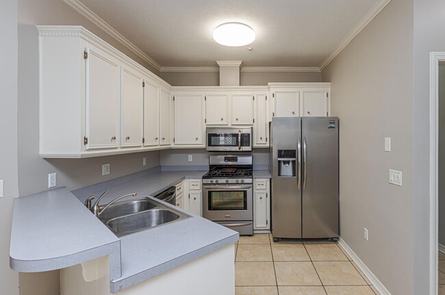 Building Photo - 5 Piedmont Cove