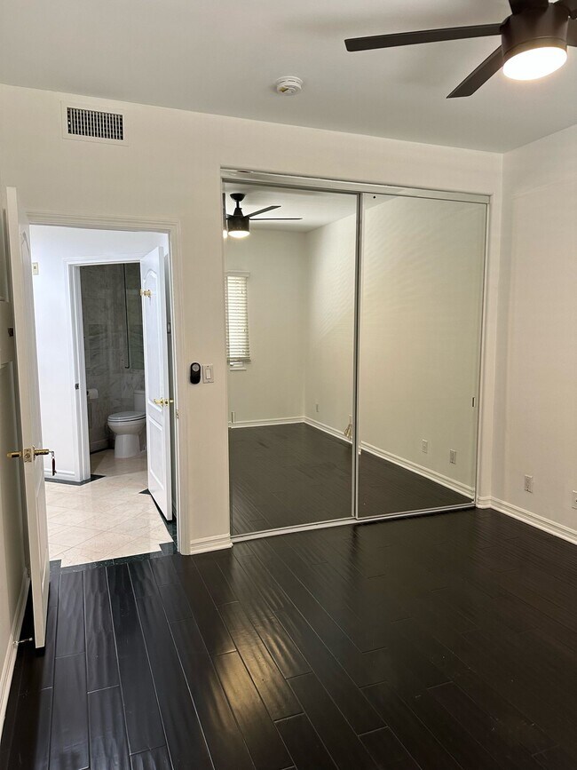 Building Photo - 435 Arnaz Dr